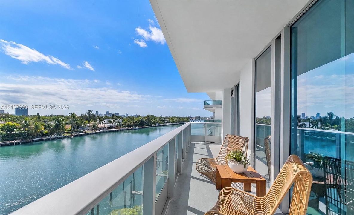 For Sale: $2,495,000 (3 beds, 3 baths, 1830 Square Feet)
