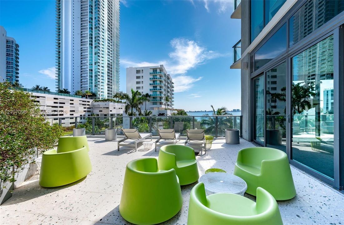 En Venta: $1,099,000 (2 camas, 2 baños, 1311 Pies cuadrados)