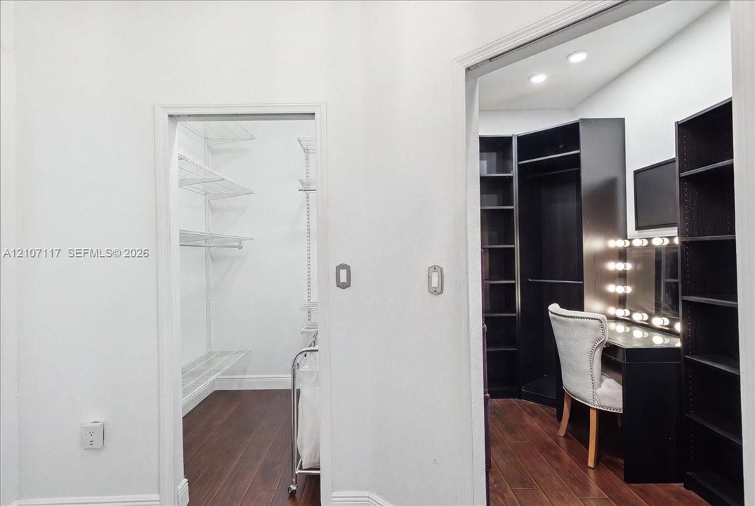En Venta: $1,395,000 (5 camas, 4 baños, 3636 Pies cuadrados)