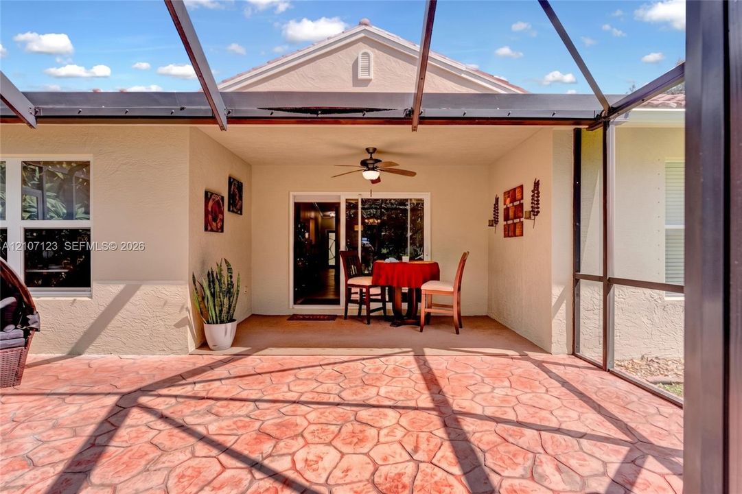 En Venta: $399,000 (3 camas, 2 baños, 1368 Pies cuadrados)