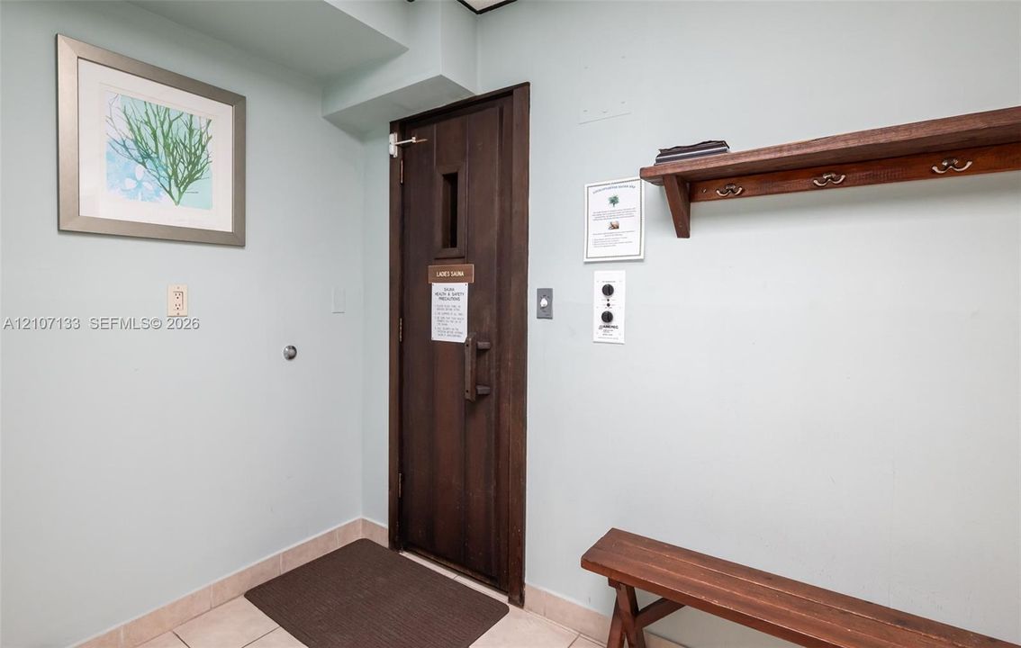 For Sale: $575,000 (2 beds, 2 baths, 1190 Square Feet)