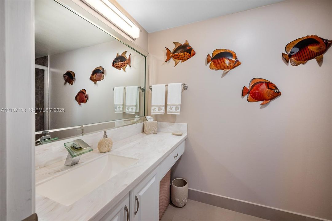 For Sale: $575,000 (2 beds, 2 baths, 1190 Square Feet)