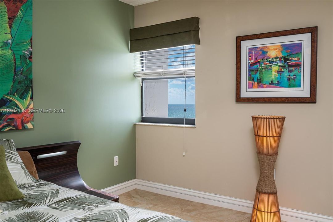 For Sale: $575,000 (2 beds, 2 baths, 1190 Square Feet)