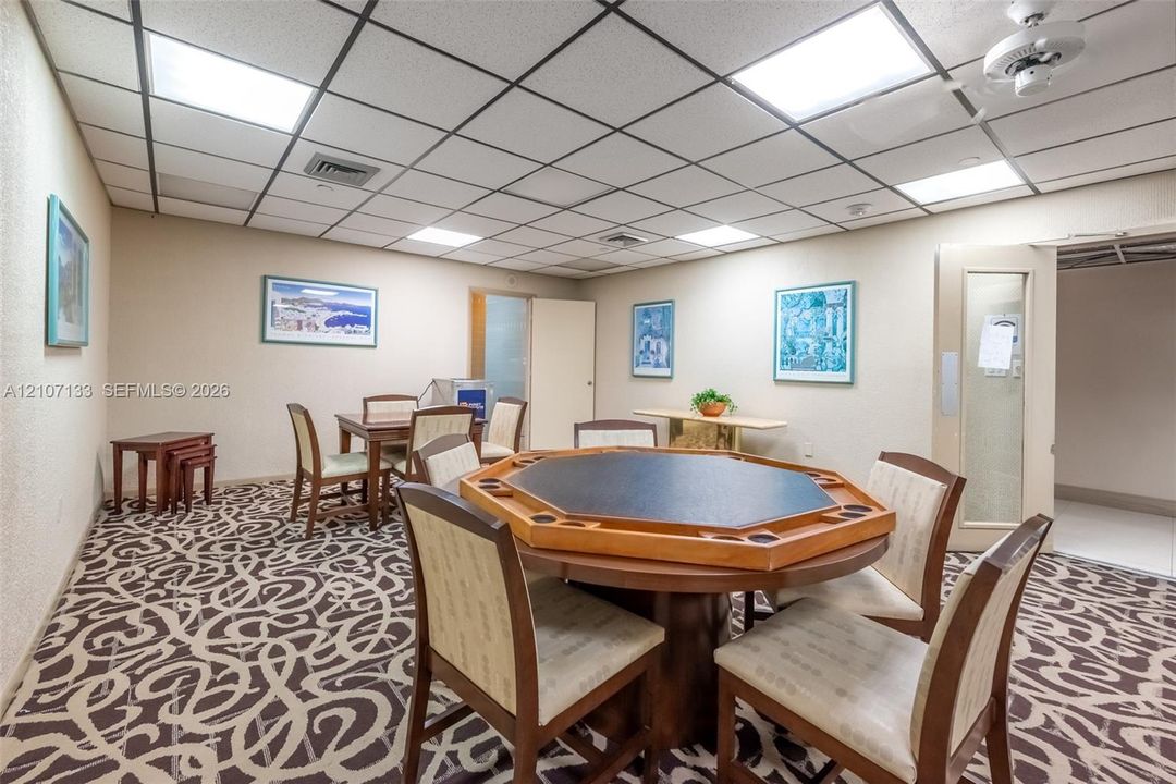 For Sale: $575,000 (2 beds, 2 baths, 1190 Square Feet)