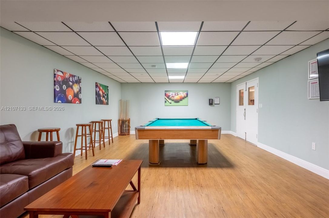For Sale: $575,000 (2 beds, 2 baths, 1190 Square Feet)