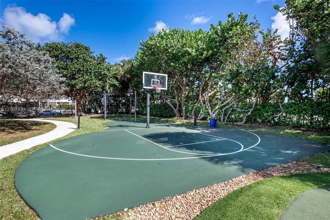 For Sale: $575,000 (2 beds, 2 baths, 1190 Square Feet)
