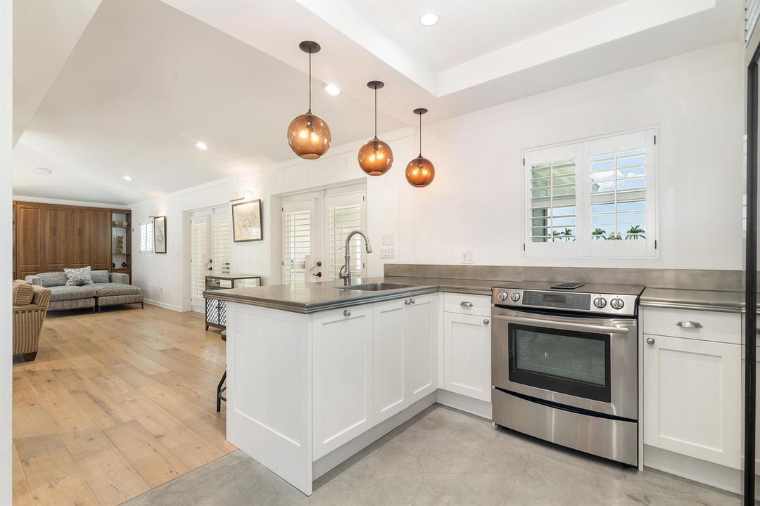 Kitchen Bar Area