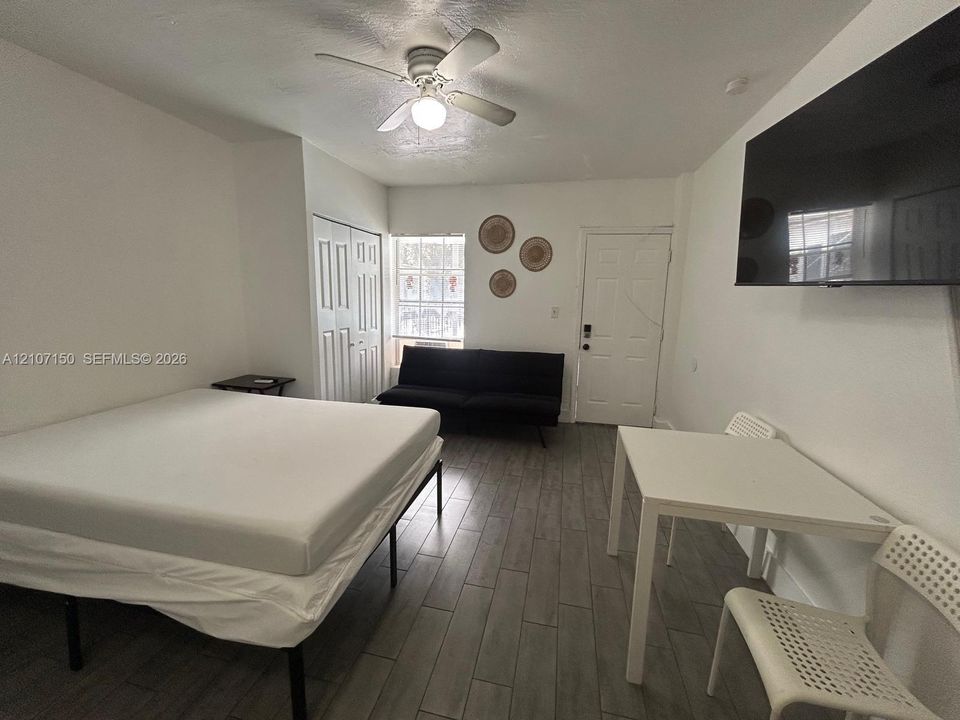 For Rent: $1,250 (0 beds, 1 baths, 0 Square Feet)