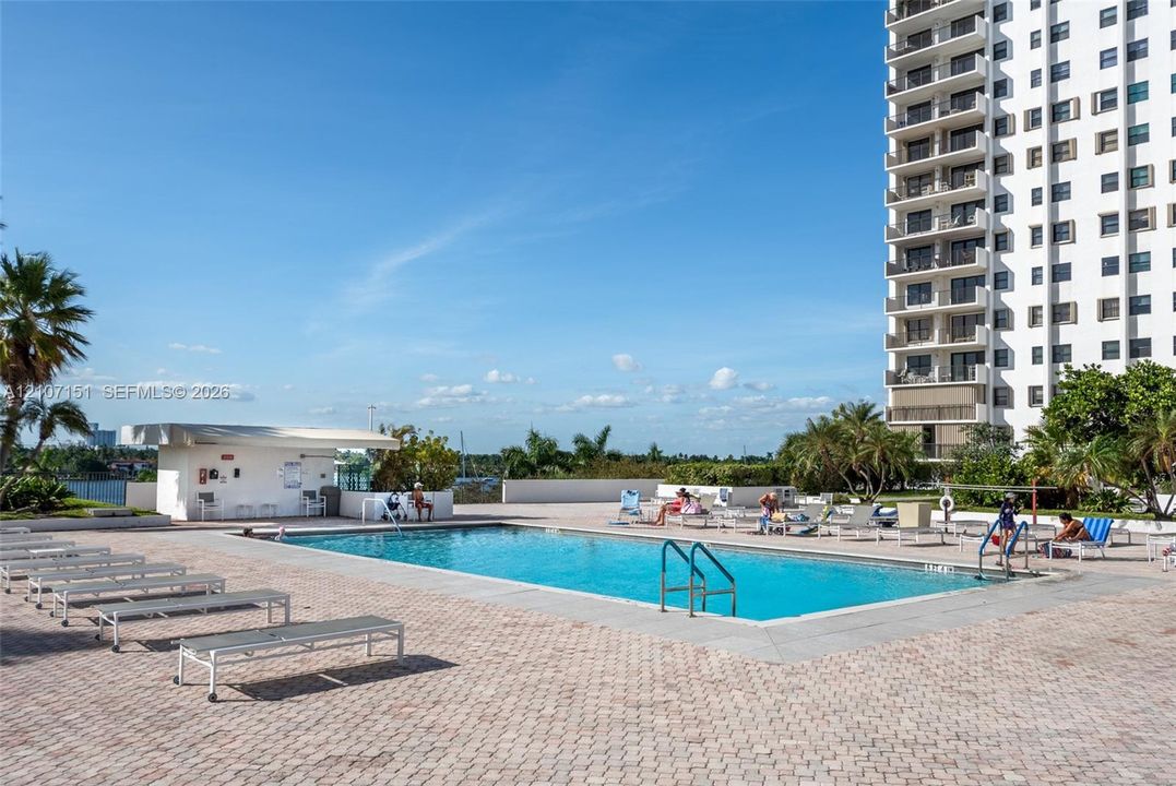 For Rent: $5,500 (2 beds, 2 baths, 1190 Square Feet)