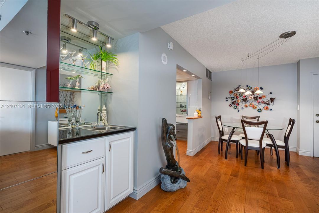 For Rent: $5,500 (2 beds, 2 baths, 1190 Square Feet)