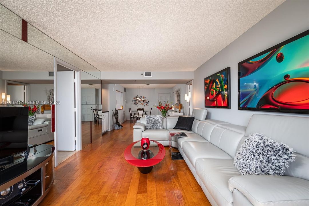 For Rent: $5,500 (2 beds, 2 baths, 1190 Square Feet)