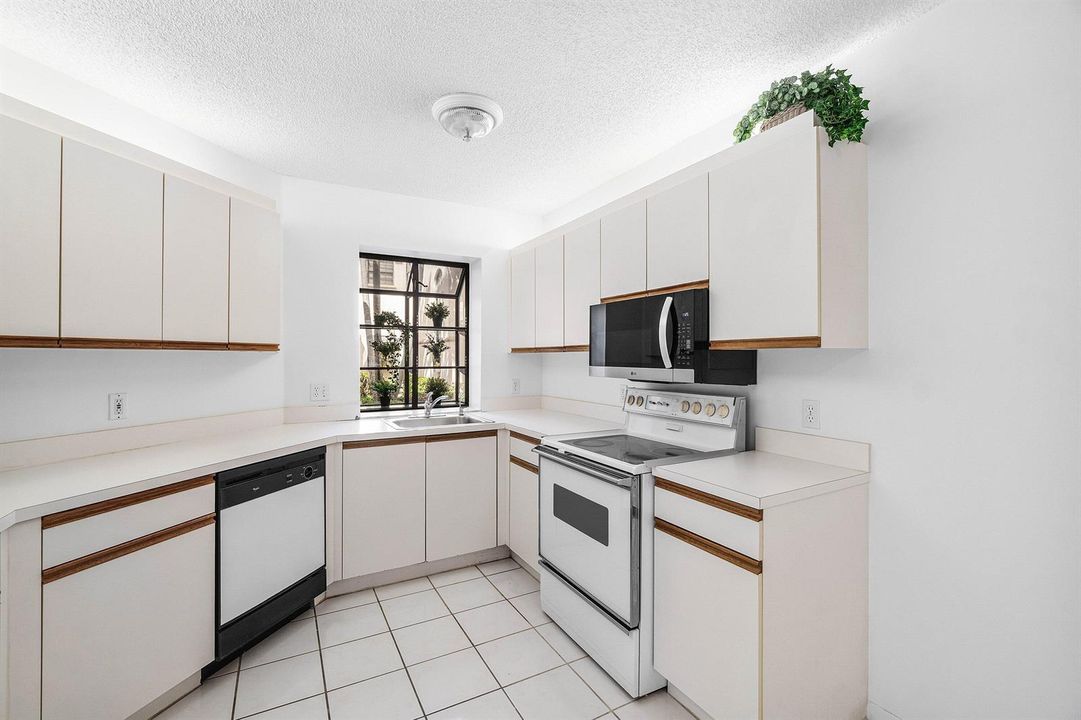 010-5188EuropaDrive-C-BoyntonBeach-FL-33