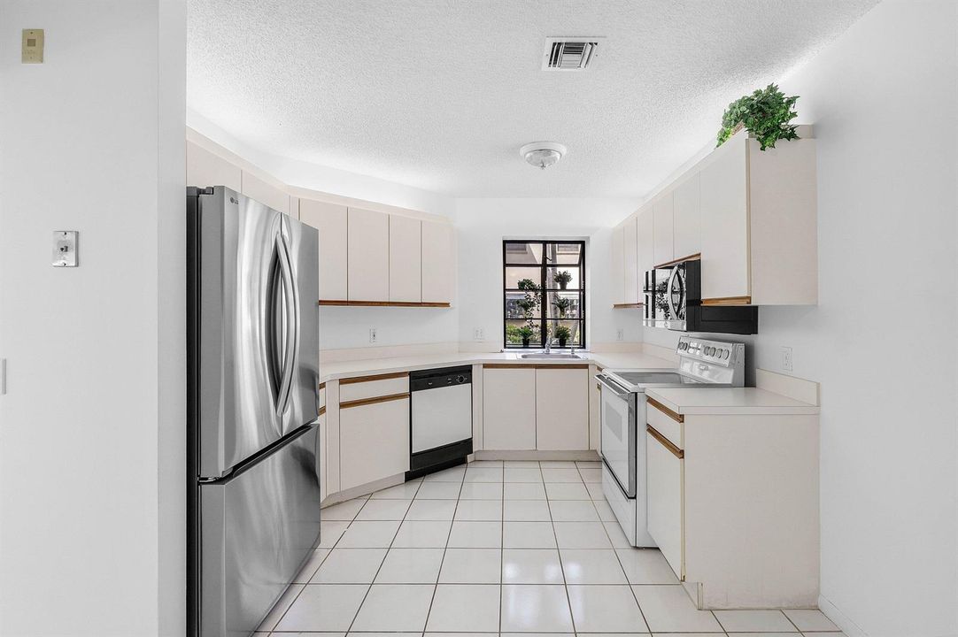 008-5188EuropaDrive-C-BoyntonBeach-FL-33