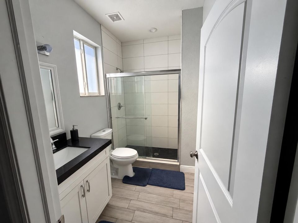 Master Bedroom Bathroom