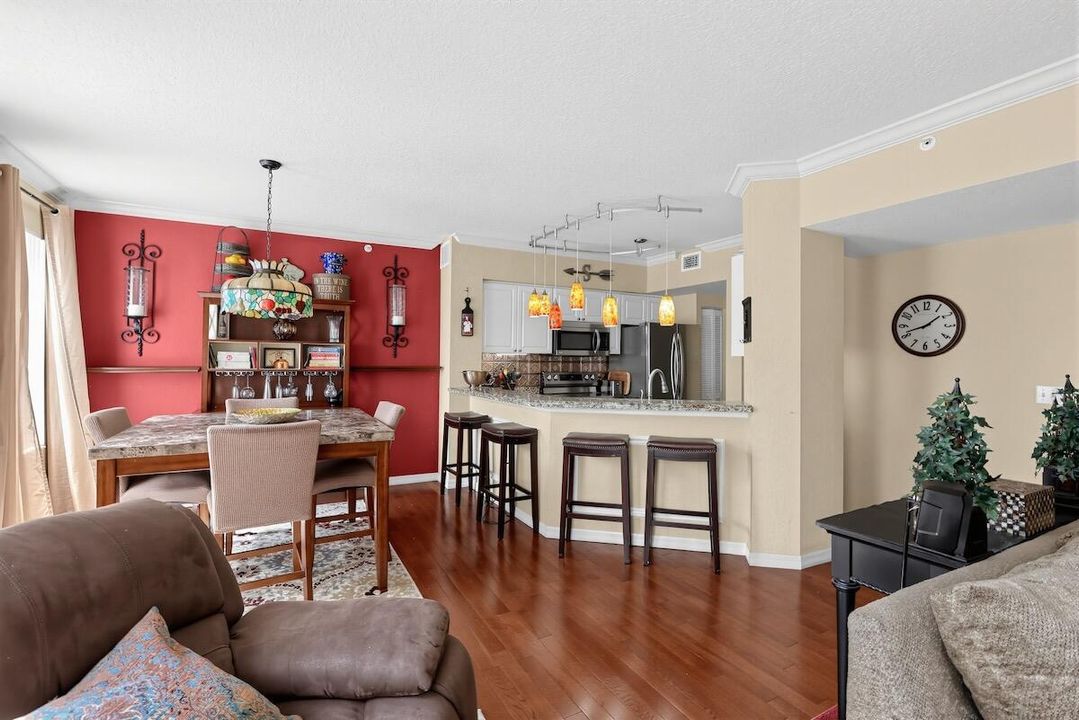 10_6918_W_Sample_Rd-Living_room-7711