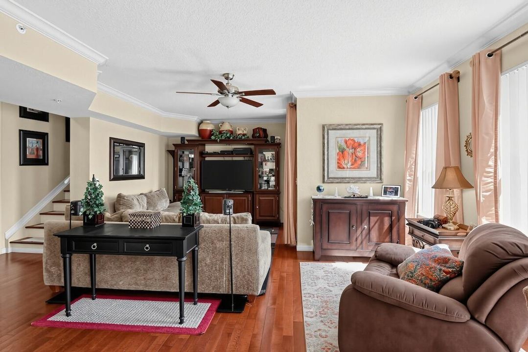 08_6918_W_Sample_Rd-Living_room-7704