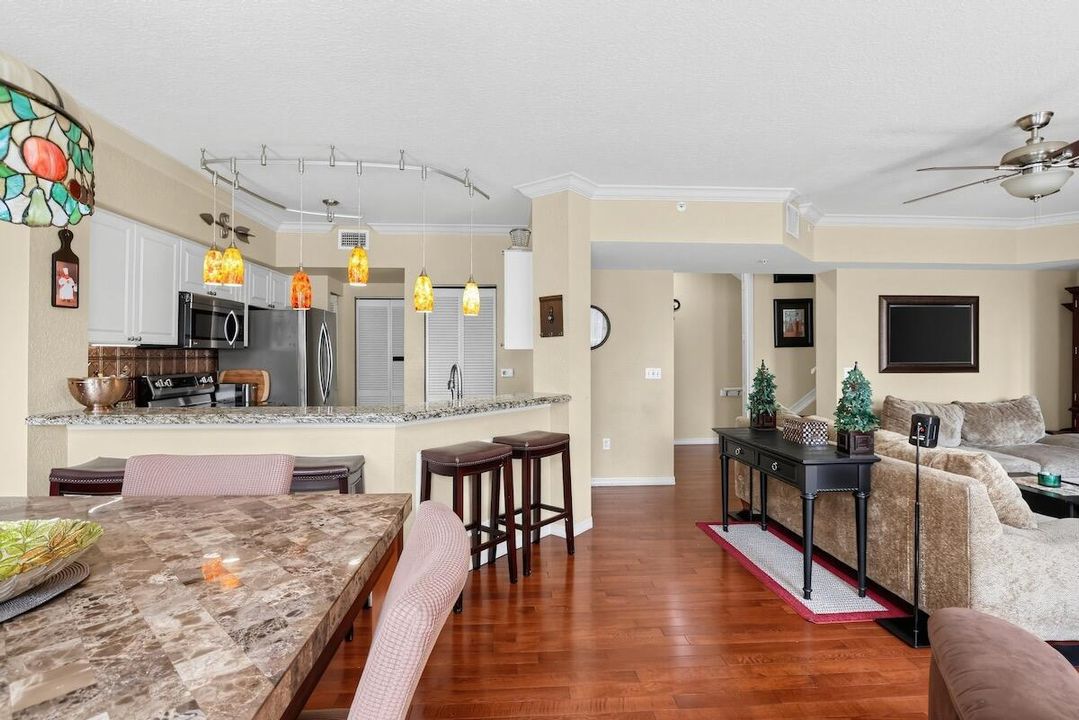 24_6918_W_Sample_Rd-Dining_room-7707