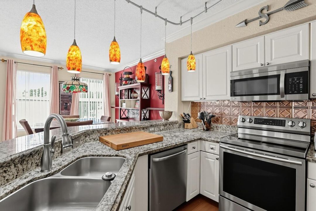 22_6918_W_Sample_Rd-Kitchen-7714