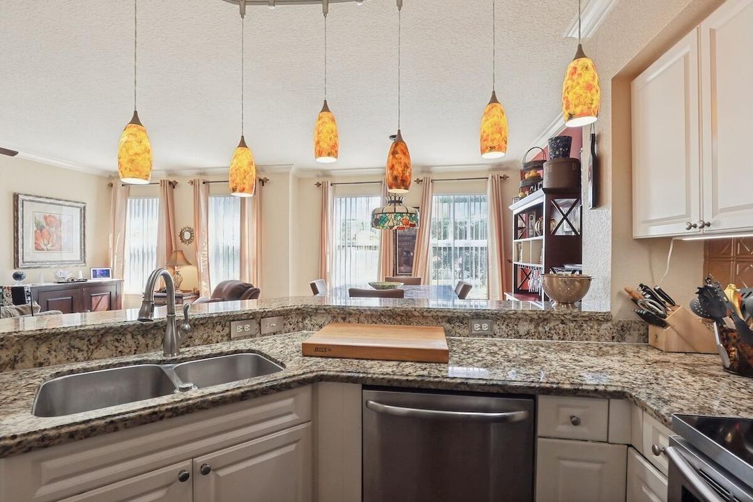 23_6918_W_Sample_Rd-Kitchen-7715