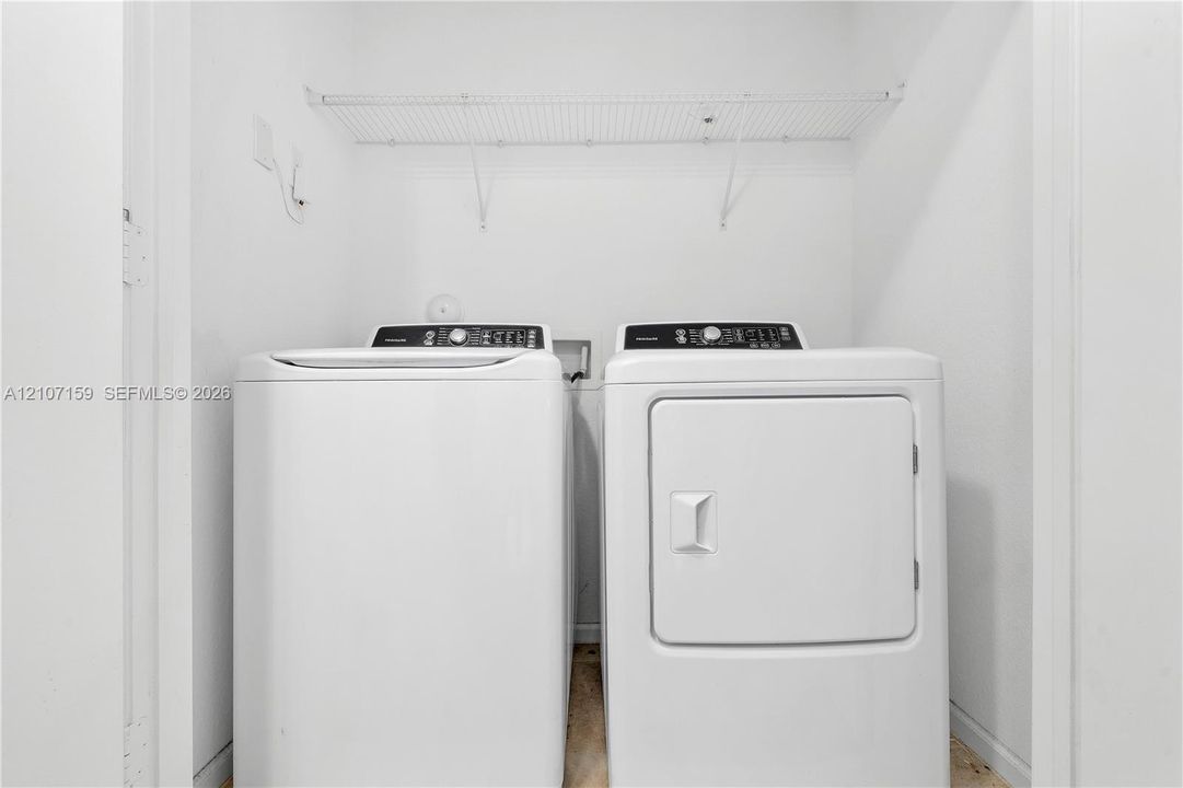 На продажу: $379,900 (3 спален, 2 ванн, 1496 Квадратных фут)
