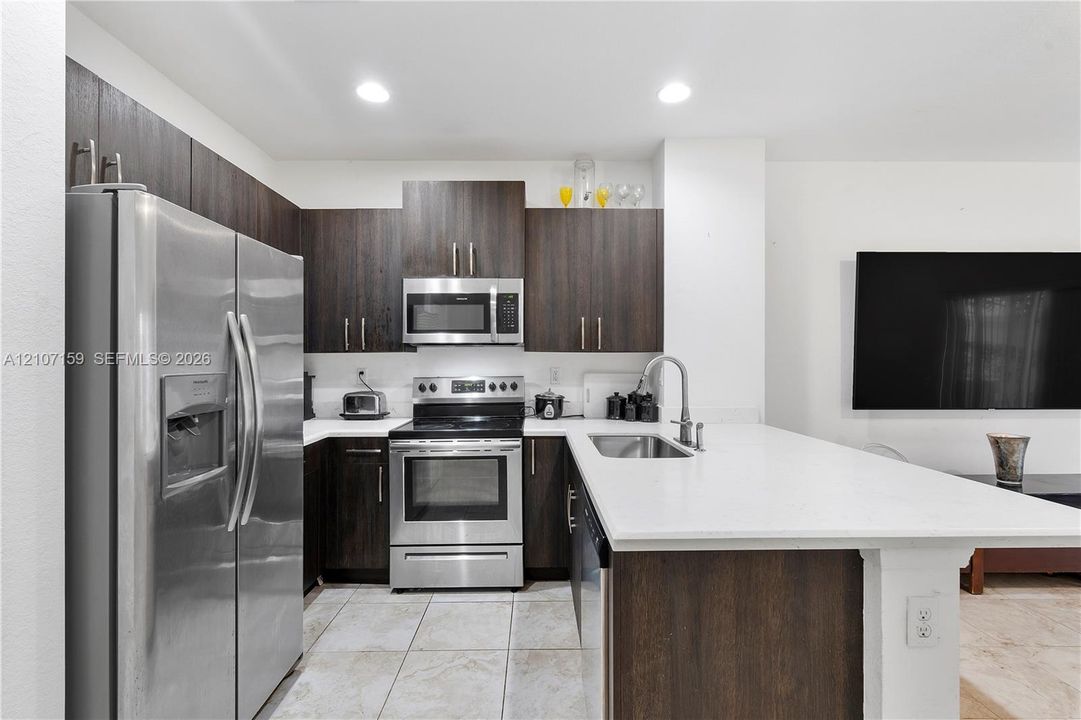 На продажу: $379,900 (3 спален, 2 ванн, 1496 Квадратных фут)