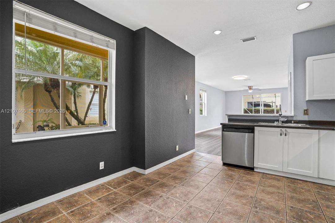 En Venta: $587,000 (4 camas, 2 baños, 1851 Pies cuadrados)