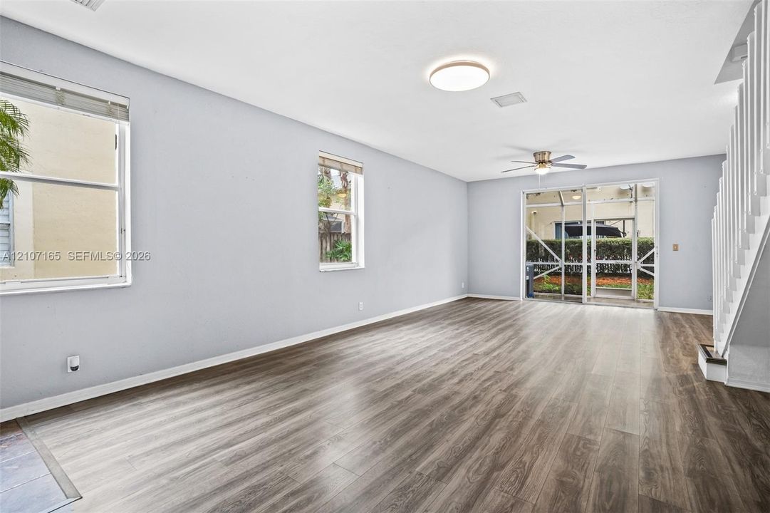 En Venta: $587,000 (4 camas, 2 baños, 1851 Pies cuadrados)