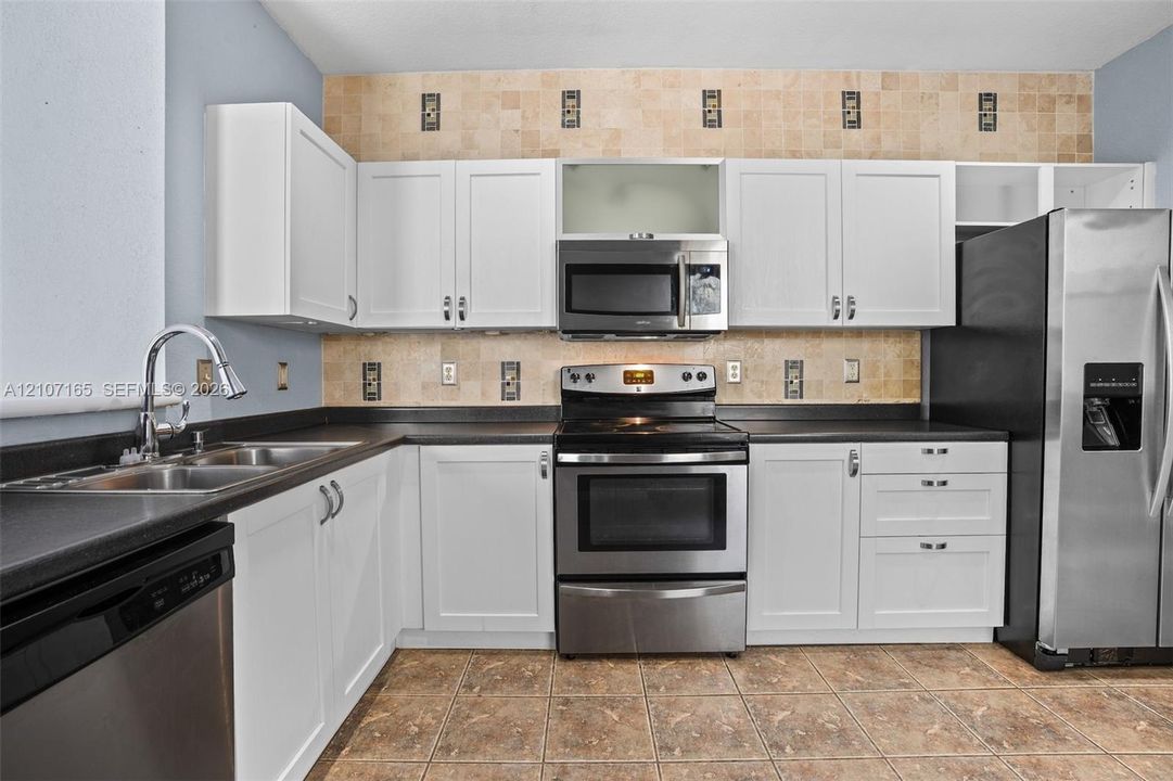 En Venta: $587,000 (4 camas, 2 baños, 1851 Pies cuadrados)