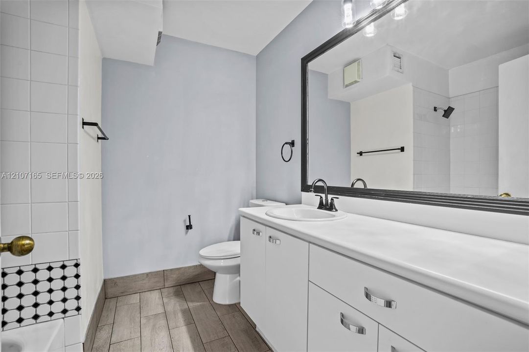 En Venta: $587,000 (4 camas, 2 baños, 1851 Pies cuadrados)