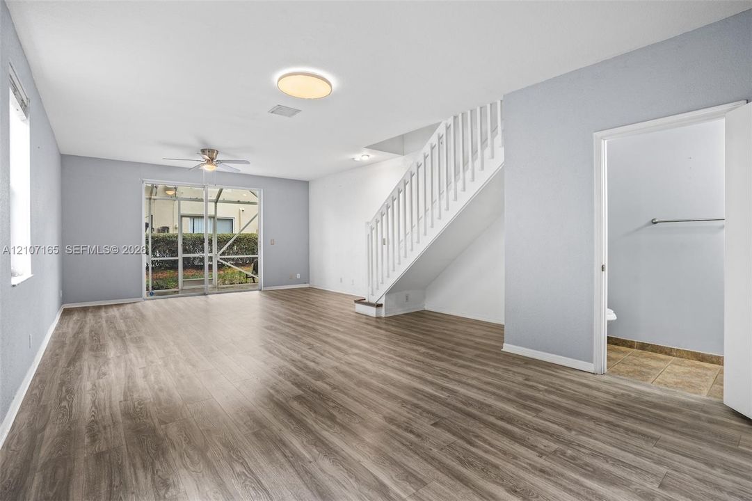 En Venta: $587,000 (4 camas, 2 baños, 1851 Pies cuadrados)