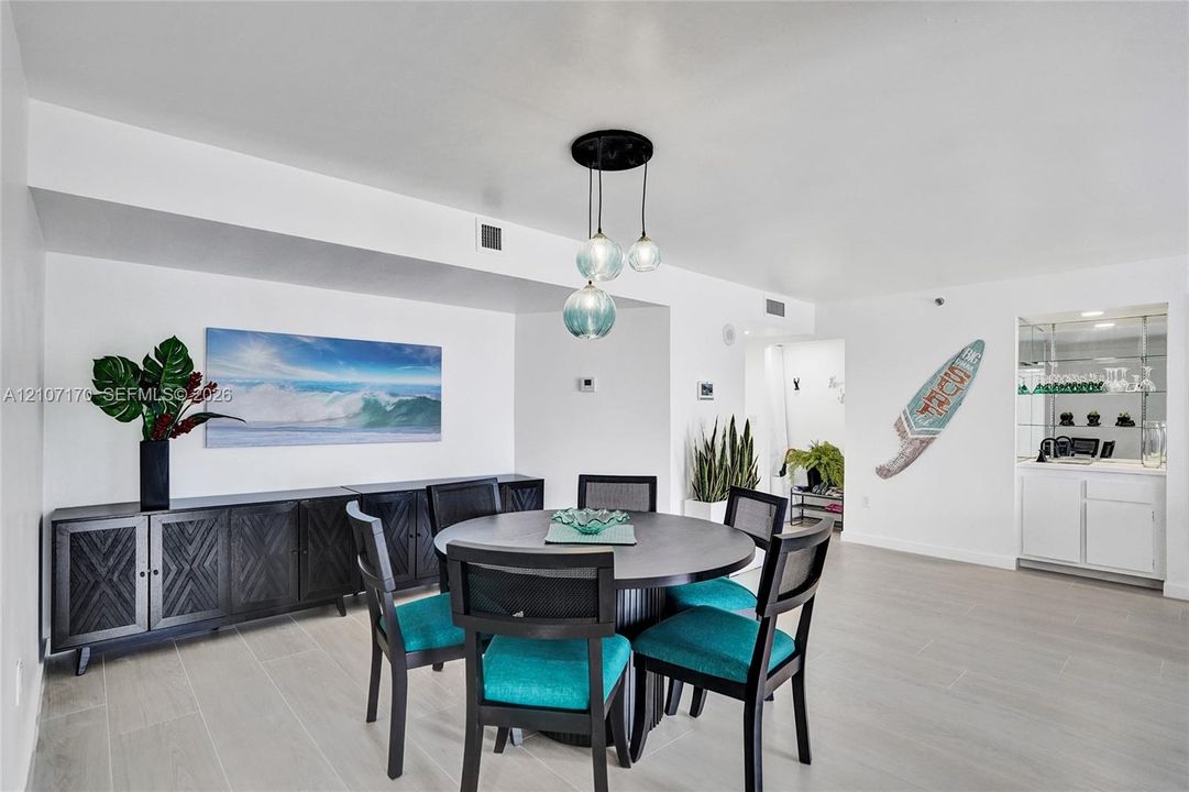 For Rent: $6,000 (2 beds, 2 baths, 1570 Square Feet)