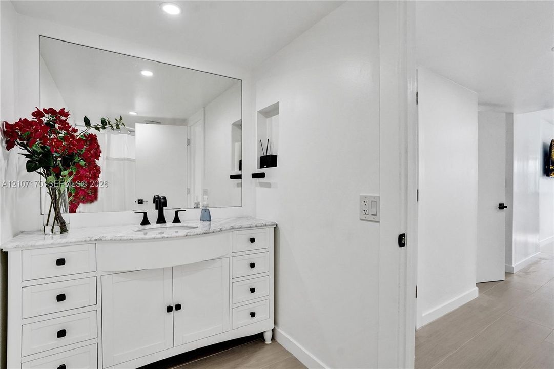 For Rent: $6,000 (2 beds, 2 baths, 1570 Square Feet)