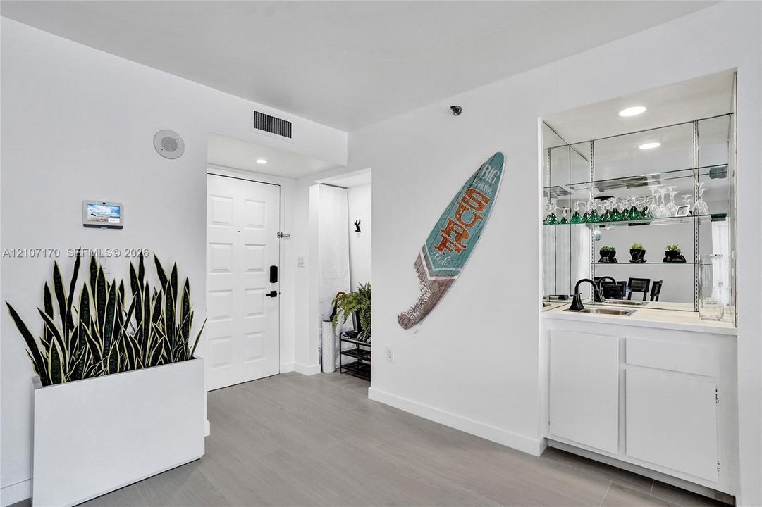 For Rent: $6,000 (2 beds, 2 baths, 1570 Square Feet)