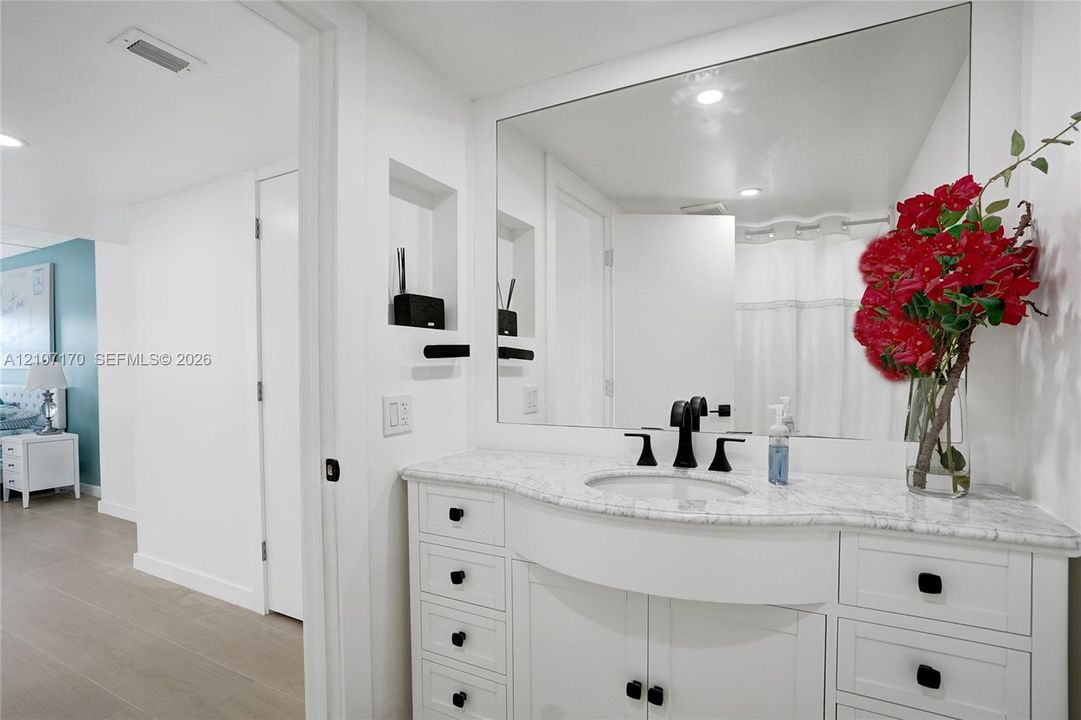 For Rent: $6,000 (2 beds, 2 baths, 1570 Square Feet)