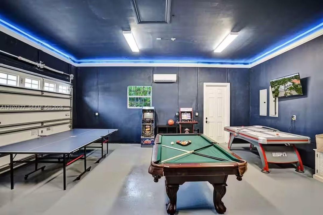 En Renta: $25,000 (8 camas, 6 baños, 4588 Pies cuadrados)