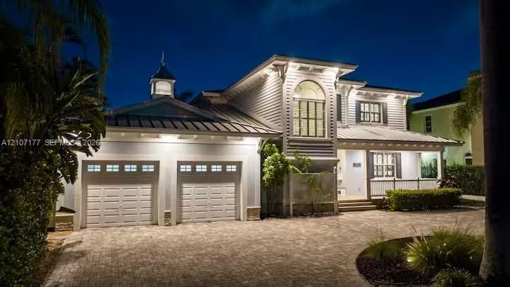En Renta: $25,000 (8 camas, 6 baños, 4588 Pies cuadrados)