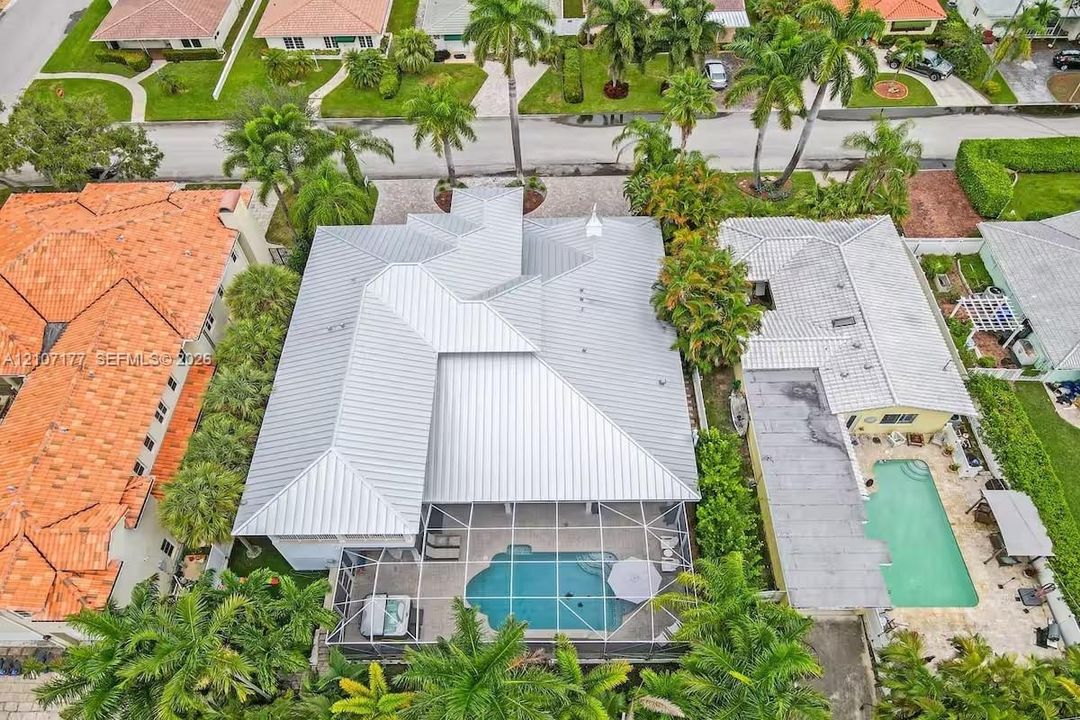 En Renta: $25,000 (8 camas, 6 baños, 4588 Pies cuadrados)