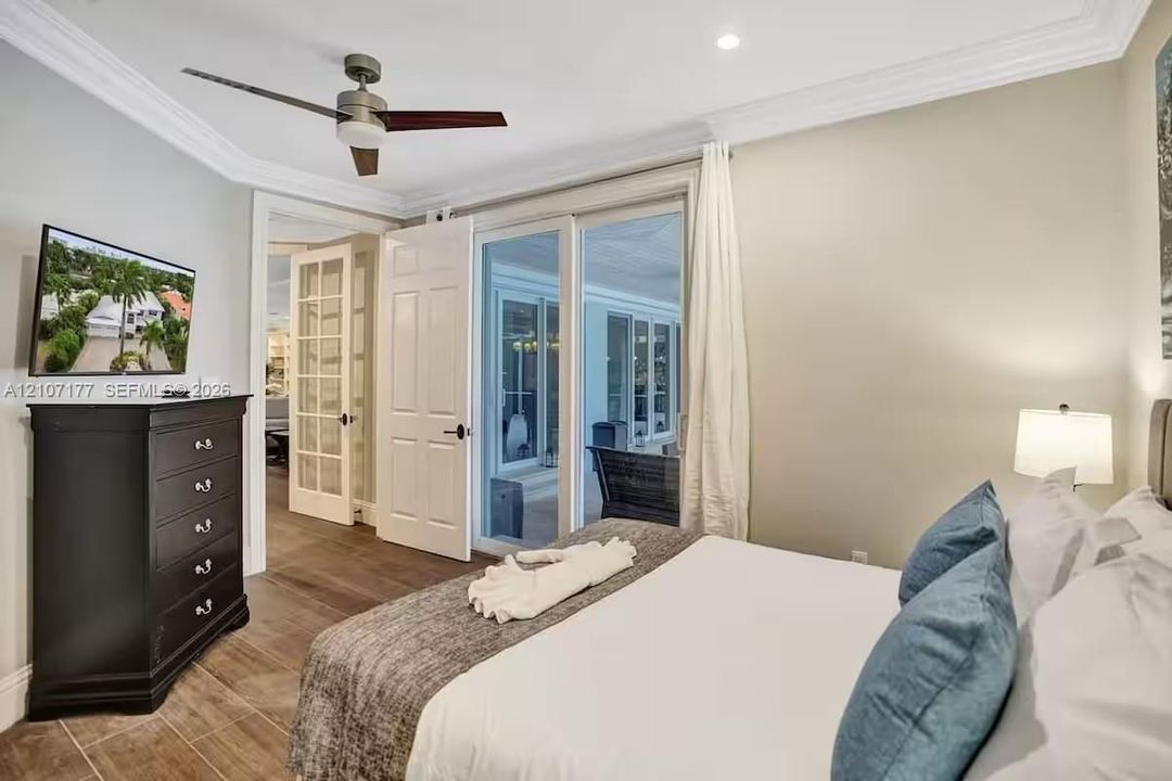 En Renta: $25,000 (8 camas, 6 baños, 4588 Pies cuadrados)