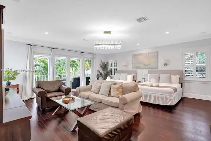 En Renta: $25,000 (8 camas, 6 baños, 4588 Pies cuadrados)