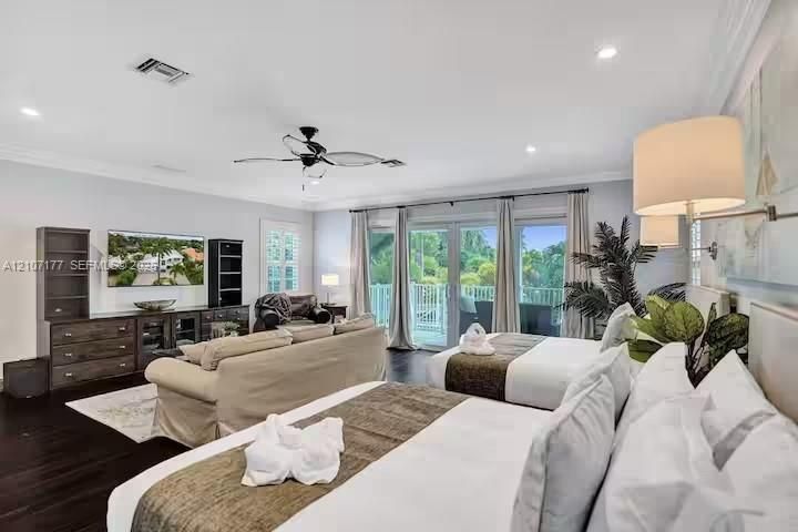 En Renta: $25,000 (8 camas, 6 baños, 4588 Pies cuadrados)