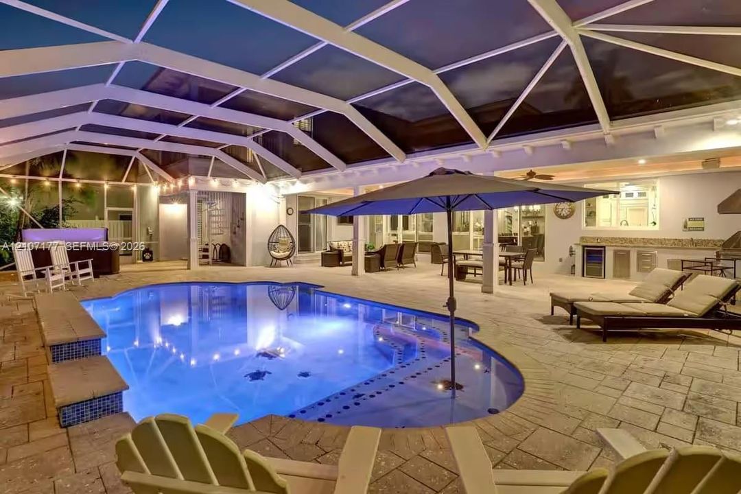En Renta: $25,000 (8 camas, 6 baños, 4588 Pies cuadrados)