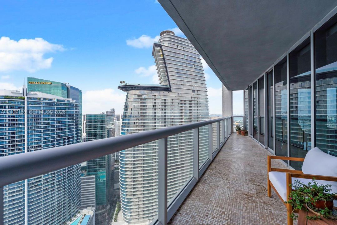 待售: $995,000 (2 贝兹, 2 浴室, 1269 平方英尺)