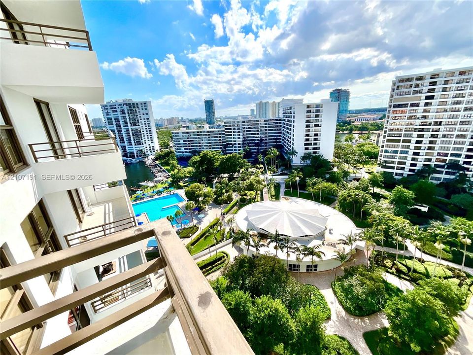 For Sale: $271,000 (2 beds, 2 baths, 1280 Square Feet)