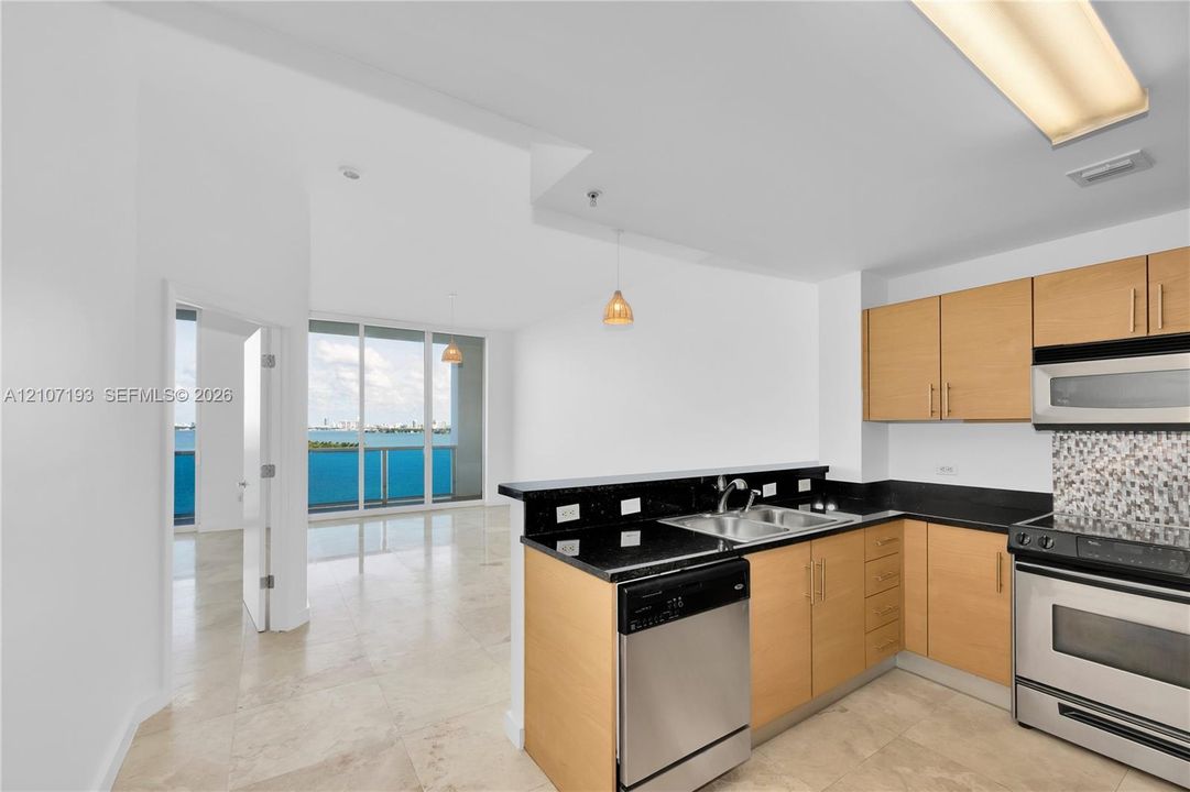 For Sale: $620,000 (1 beds, 2 baths, 950 Square Feet)
