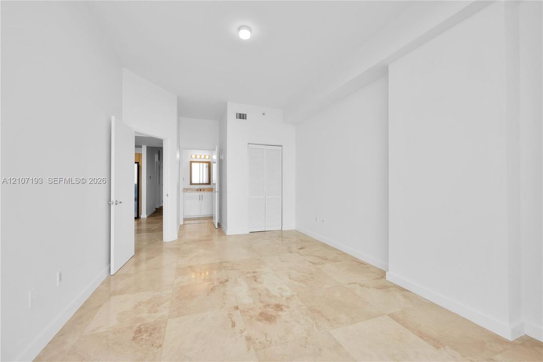 For Sale: $620,000 (1 beds, 2 baths, 950 Square Feet)
