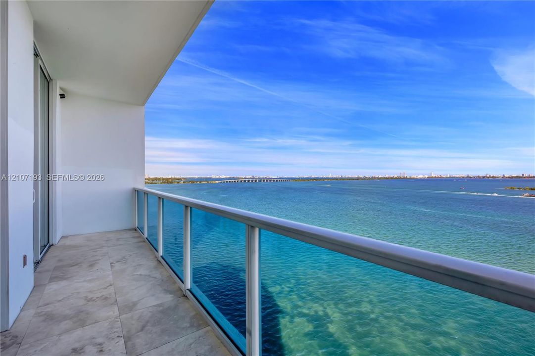 For Sale: $620,000 (1 beds, 2 baths, 950 Square Feet)