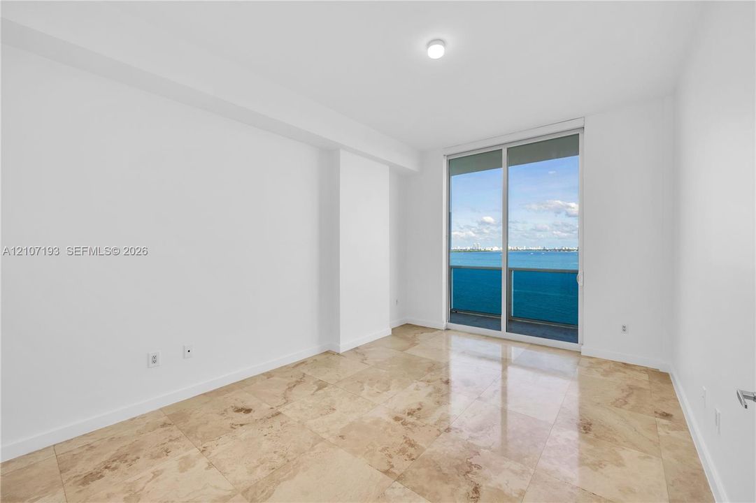 For Sale: $620,000 (1 beds, 2 baths, 950 Square Feet)