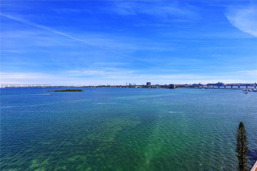For Sale: $620,000 (1 beds, 2 baths, 950 Square Feet)
