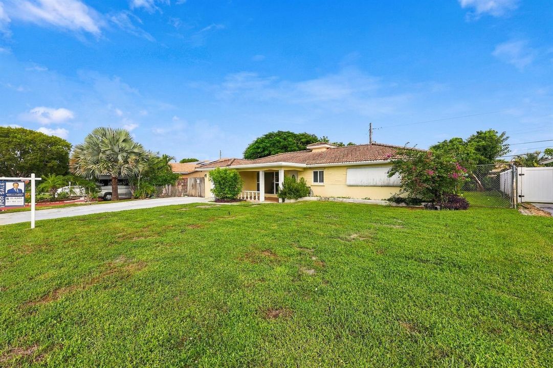 213 NW 24th Ct, Boca Raton
