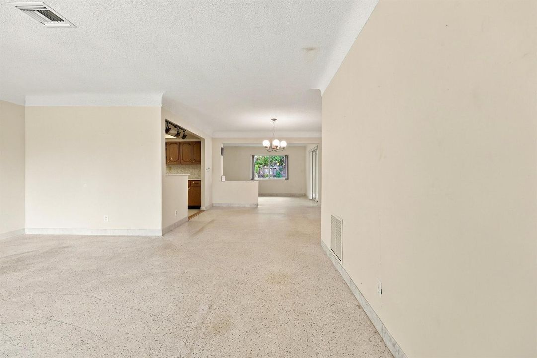 Open Floor Plan w/ Natural Light